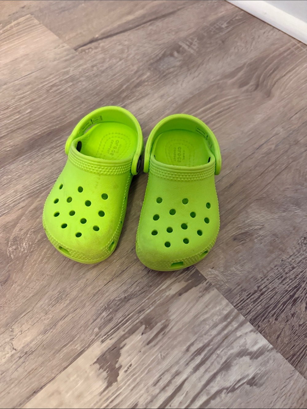Toddler Neon Green Crocs size 7c